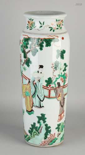 Large Chinese porcelain Family Verte rolvaas surrounded