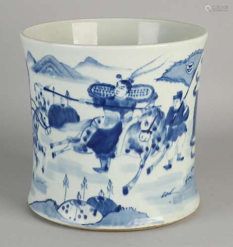 Large Chinese porcelain vase with brushes around