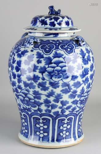 Large 19th century Chinese porcelain vase with floral