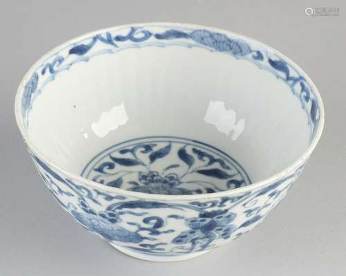 17th - 18th Century Chinese porcelain bowl with floral