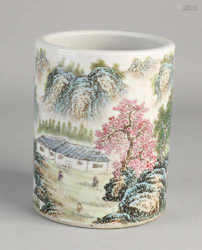 Antique Chinese porcelain penselenpot with landscape /