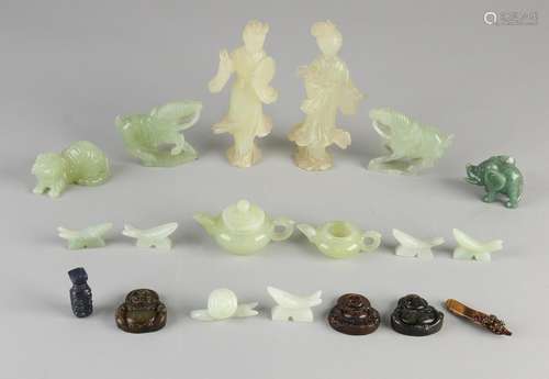 Nineteen parts of old / antique jade objects. Among