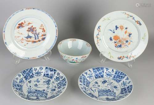 Five parts antique Chinese porcelain. Consisting of two