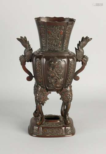 19th Century Chinese / Japanese bronze vase with floral