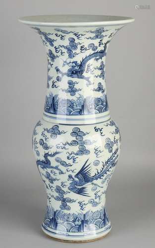 Large Chinese porcelain vase collar with dragons and