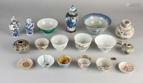 Lot divers old / antique Chinese porcelain. And very