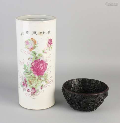 Twice China. 20th century. Consisting of: Porcelain