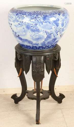 Large 19th century Japanese Imari flower pot timber