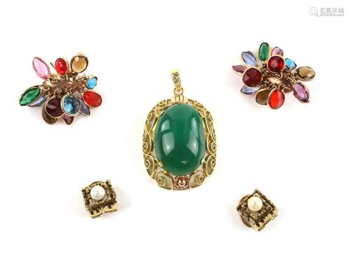 Gold pendant, centrally set with oval green paste stone, mounted in scrolling border, stamped 14 ct,