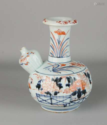 Gave 19th century Imari porcelain Ghendi-can with