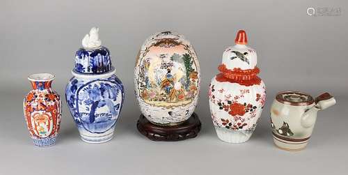 Five times Japanese porcelain. 19th - 20th Century.