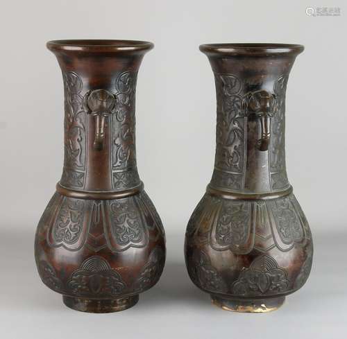 Two great ancient Chinese bronze vases with elephant