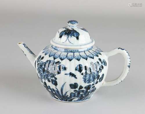 18th Century Chinese porcelain teapot with floral