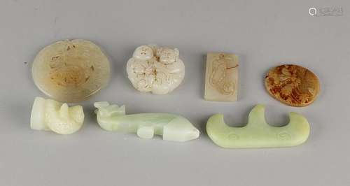 Seven times old / antique Chinese jade. Amuletten et