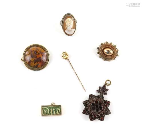 Mixed group of items, a Victorian oval brooch, 2.8 x 2.2cm, with another similar, set with red