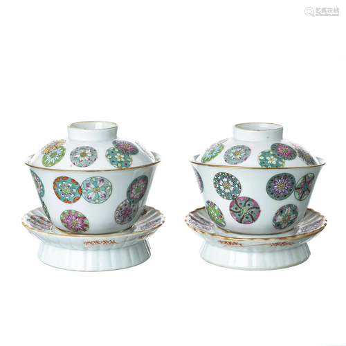 Pair of flower bowls with lid and presentoir in …