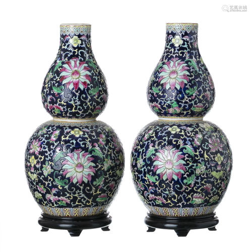 Pair of 'gourd' jars in Chinese porcelain