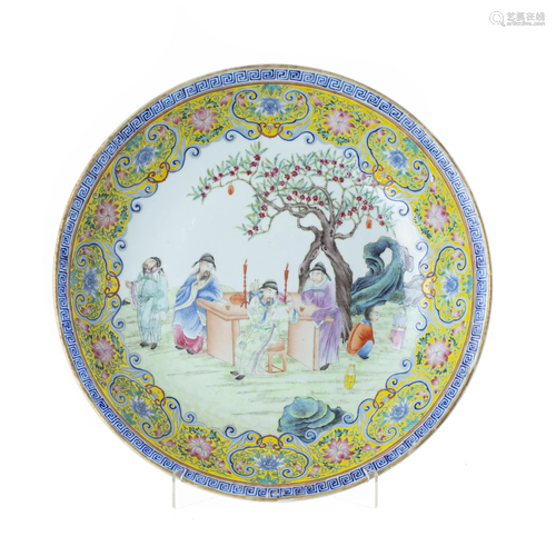 Large plate 'scholars' in Chinese porcelain