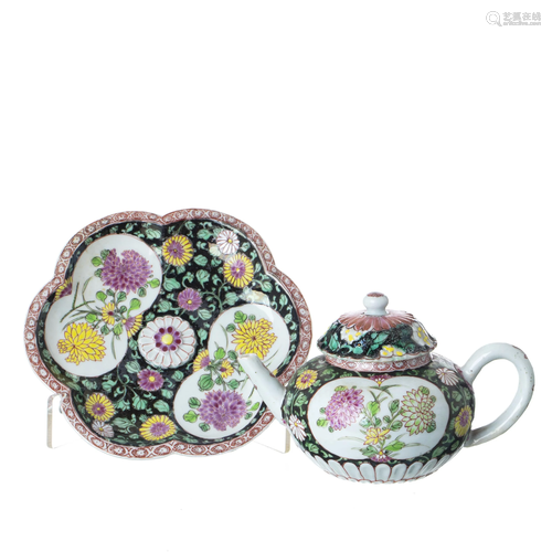 Chinese porcelain Teapot and presentoir, 'fa…