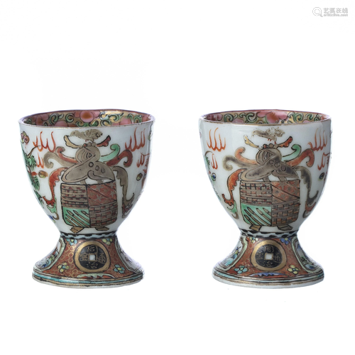 Pair of egg supports in chinese porcelain, Gua…