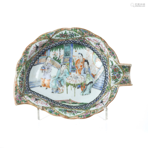 Leaf shaped dish in Chinese porcelain