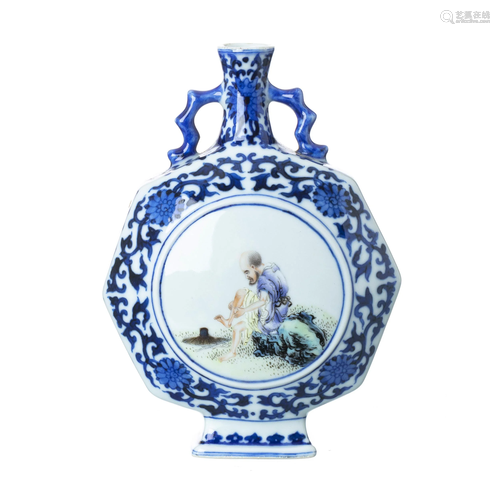 Pilgrim flask in Chinese porcelain