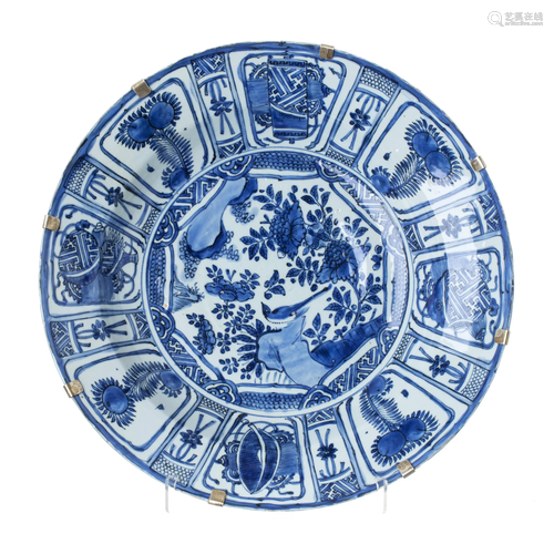 Large Chinese Porcelain plate, Ming