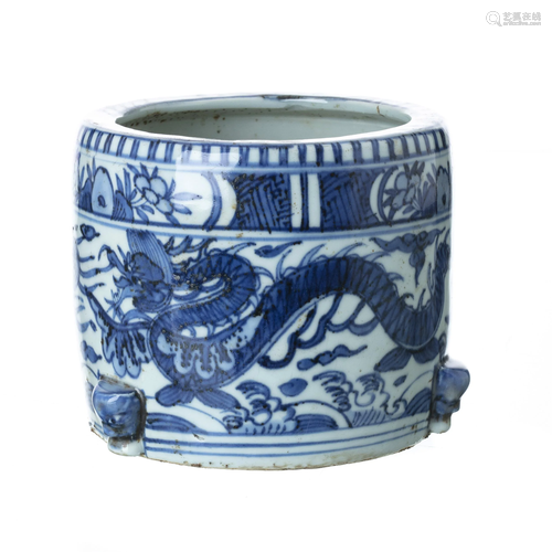 China porcelain Dragon censer, Ming