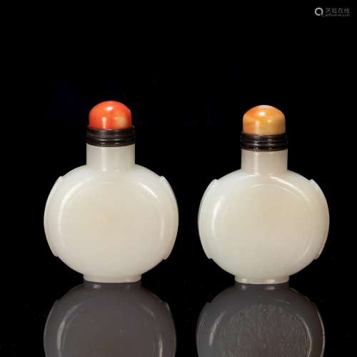 a pair of snuff bottle from Qing