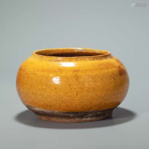 yellow glazed ceramic pot from Tang