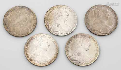 Fünf Maria-Theresia Taler von 1780Silber. Ges.-Gew. ca. 140,58 g.Five Austria silver coins from