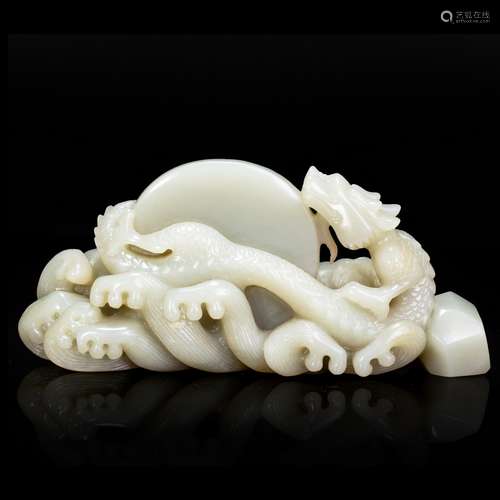 hetian jade dragon shape wrting brush holder from Qing