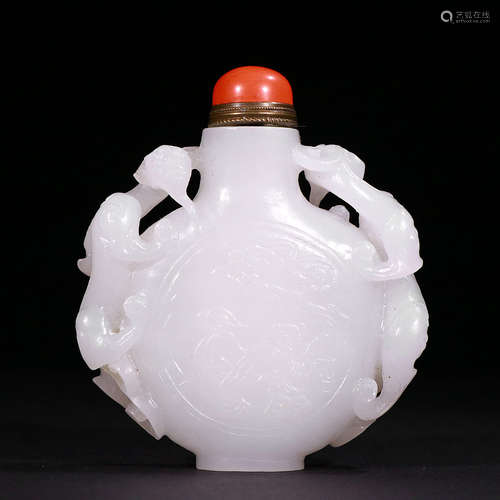 hetian jade beast snuff bottle from Qing