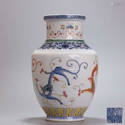 white and blue, famille rose dragon pattern vase from Qing