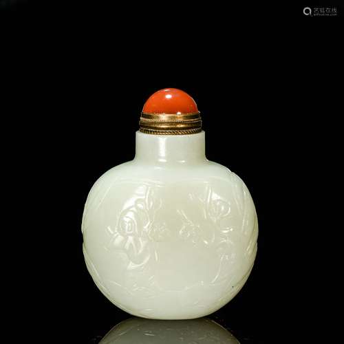 hetian jade snuff bottle from Qing