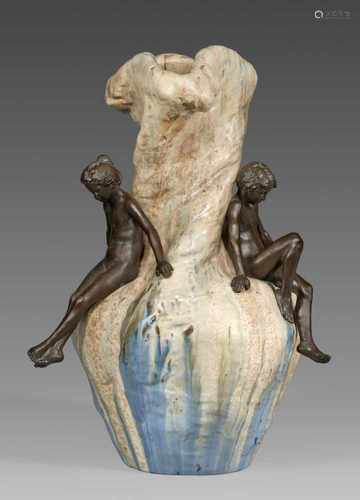 Bedeutende skulpturale Jugendstil-Vase mit Kinderfigurenvon Jeanne Jozon (1868 - 1946) und Edmond