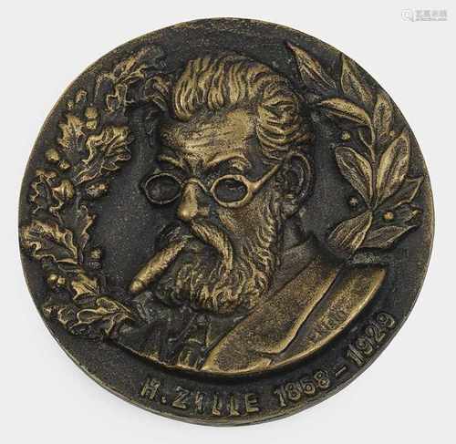 F. Klein(Tätig 2. Hälfte 20. Jh.)Medaille mit Porträt Heinrich ZillesBronze, braun patiniert. Sign.;