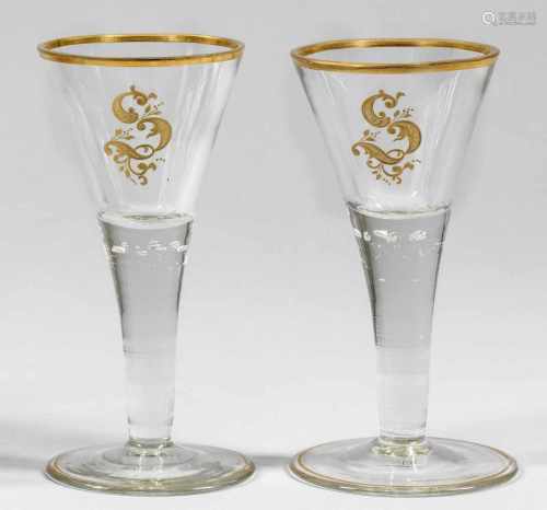 Paar SpitzkelchpokaleFarbloses Glas. In Lauensteiner Form gestaltete Pokale. Flacher Scheibenfuß, im