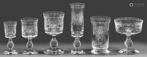 Umfangreiches Trinkglasservice109-tlg.; Farbloses Glas, partiell geschliffen, auf der Kuppa bzw. der