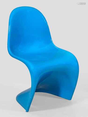 Panton ChairLeuchtend blau lackierter Kunststoff. Organisch geformter, freischwingender Korpus.