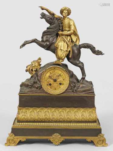 Napoleon III-FigurenpenduleBronze, vergoldet bzw. teilw. dunkel patiniert. Vollplastische