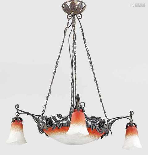 Jugendstil-Deckenlampe von Schneider4-flg.; Schmiedeeisen sowie farbloses, teilw. satiniertes Glas