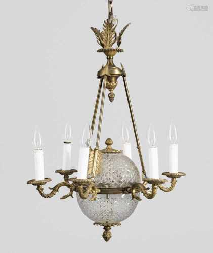 Empire-Deckenlampe6-flg.; Bronze, vergoldet sowie farbloses Kristallglas. Kugelförmiger Korpus mit