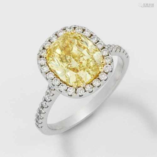 Hochqualitätvoller Natural Fancy-Yellow-DiamantsolitärWeißgold, gest. 750. Zentral besetzt mit einem