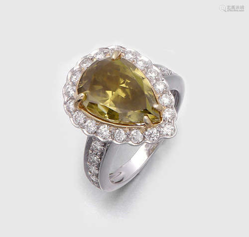 Großer Natural Fancy-Yellow-DiamantringWeißgold, gest. 750. Zentral besetzt mit einem Natural