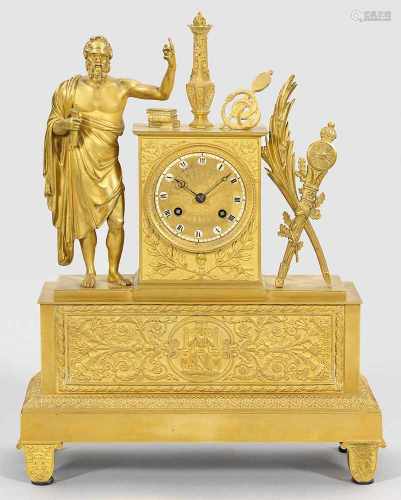 Empire-FigurenpenduleBronze, vergoldet. Vollplastische Darstellung eines antiken Philosophen mit