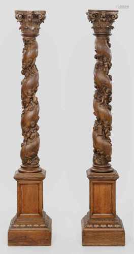 Paar Barock-SäulenEichenholz, reliefplastisch geschnitzt. Gedrehter Schaft mit reichem Dekor aus