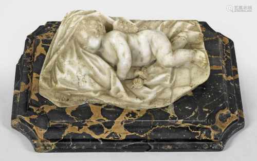 Italienischer Bildhauer(Tätig im 16./17. Jh.)Schlafender ErosCarrara-Marmor, montiert auf