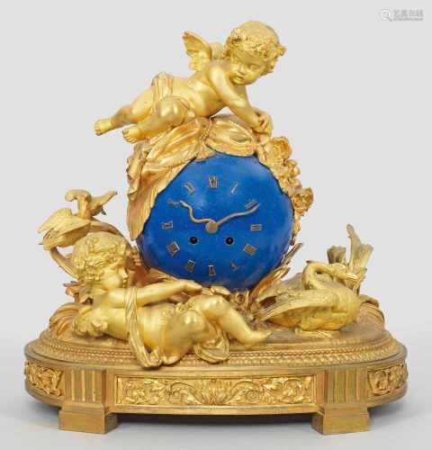 Große Louis XVI-Pendule von Henri PicardBronze, vergoldet sowie teilw. blau lackiert. Vollplastische