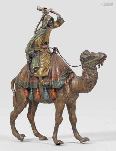 Araber beim KamelreitenWiener Bronze, polychrom bemalt. Naturalistische, detailgetreue Darstellung